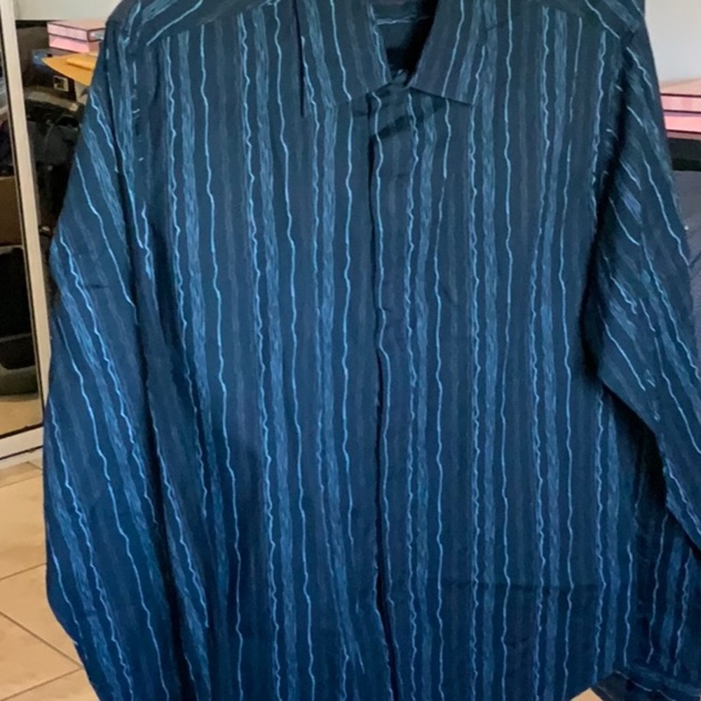 Large Shirt - Picture 4 of 4